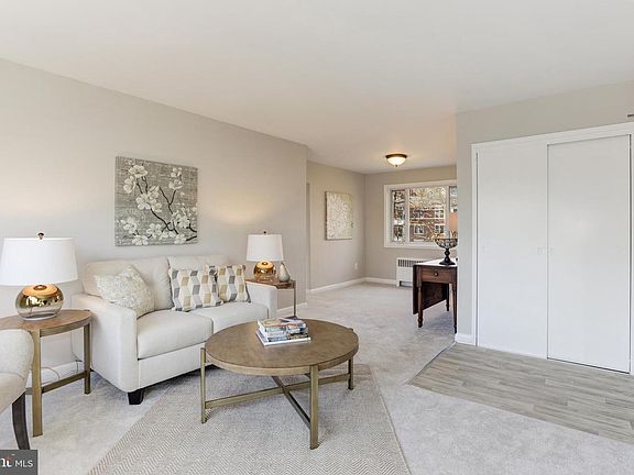 4th image of 10400 Montrose Ave #10400
