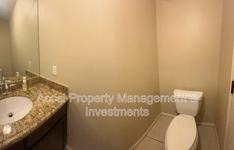 312 Kika De La Garza St — Photo 20