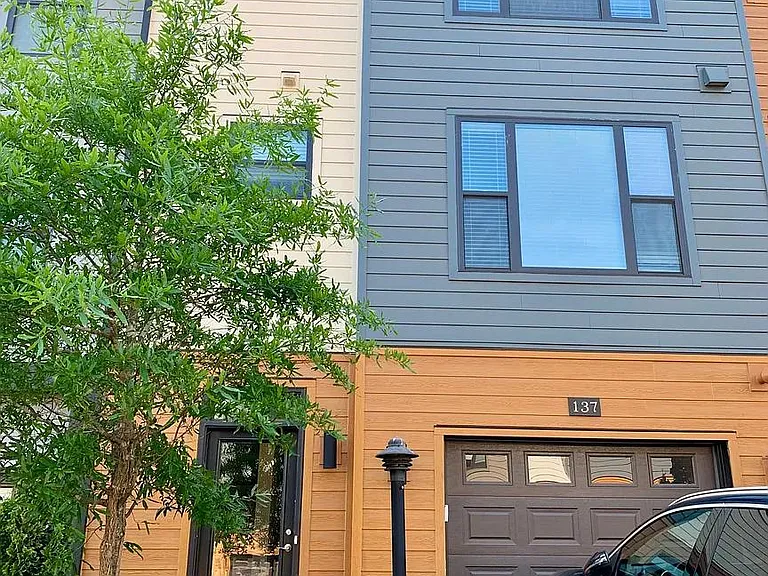 137 Junction Ln — Photo 2