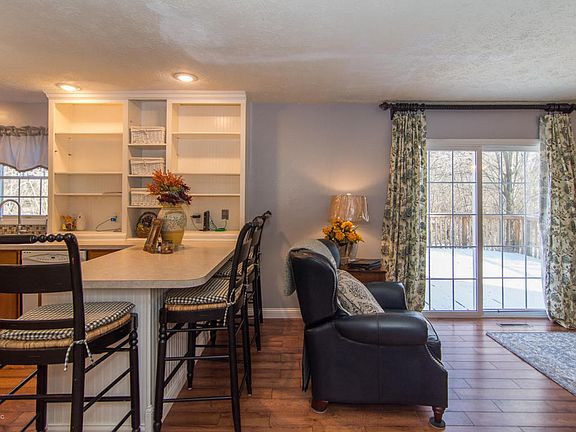 3rd image of 814 Ottawa Ct