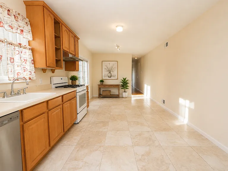 176 Midland Ave #2 — Photo 5