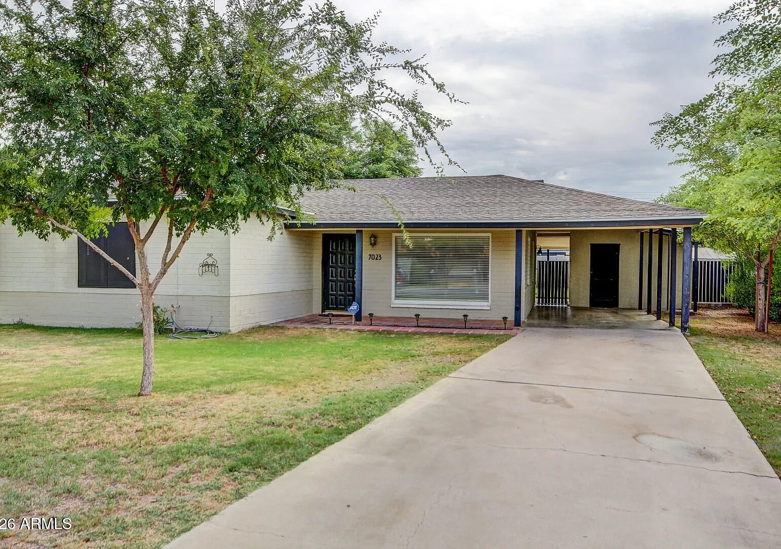 3 bed, 2.0 bath, 1286 sqft, $2,400 — Photo 2