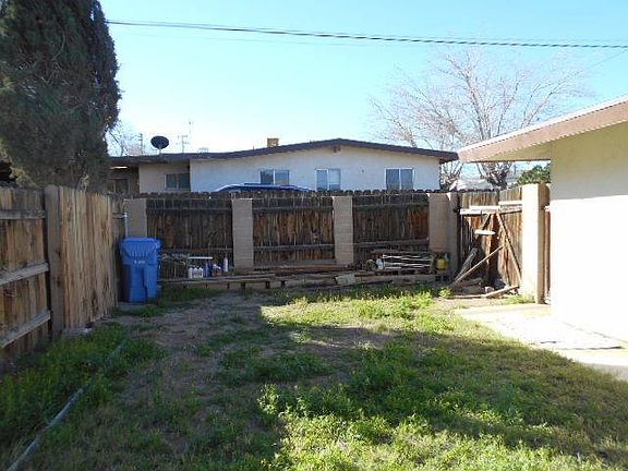 5th image of 112 W Desert View Dr