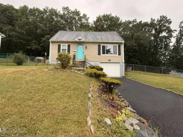 9 Bickford Lane, Troy, NY 12182