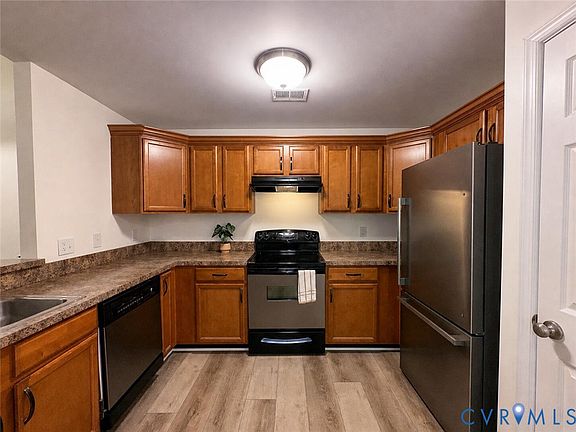 5th image of 431 Old Colonial Way Unit 302