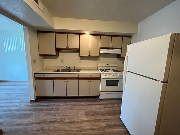 3rd image of 427 S Silverwood Ln APT 1