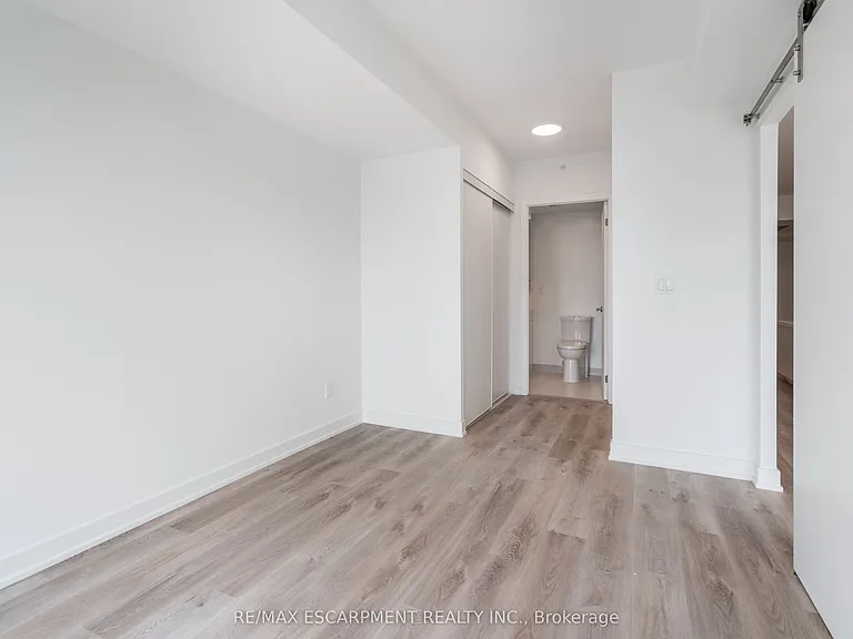 370 Martha St #309 — Photo 22
