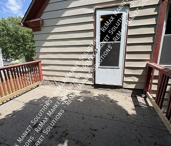 1138 E 114th St — Photo 12