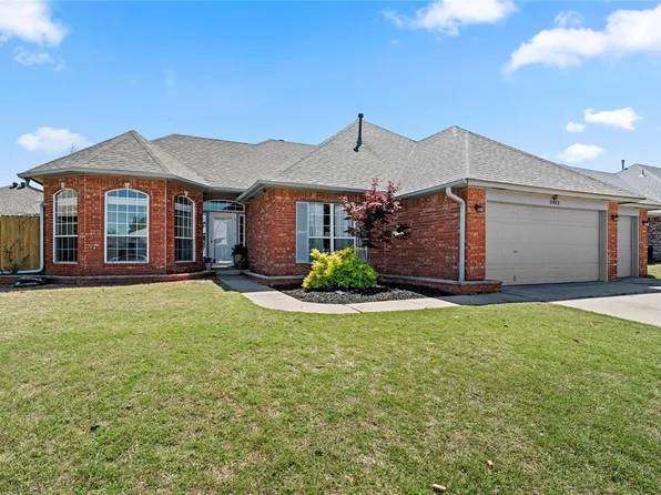 11812 SW 3rd St, Yukon, OK 73099