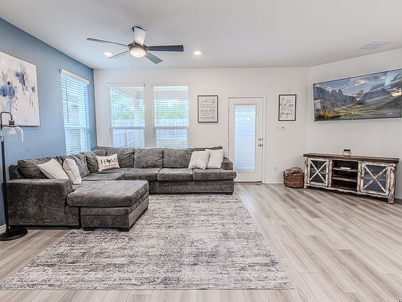 3rd image of 408 SAMBAR BAY DR