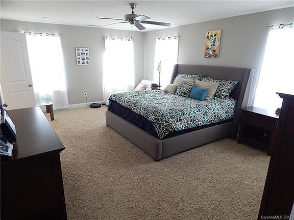 5th image of 10423 Woodview Cres