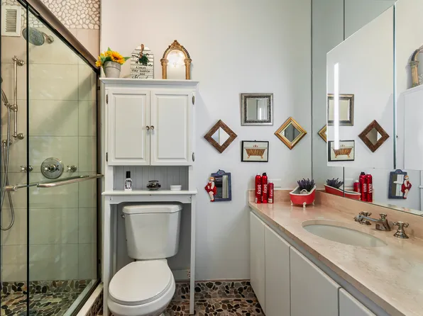 200 East 61st Street image 4 of 6