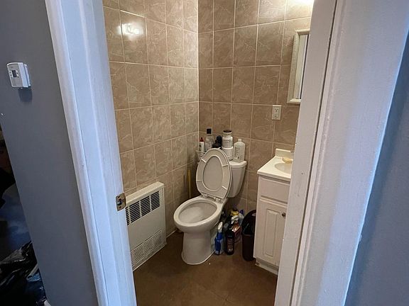 3rd image of 166 Bay 43rd St Floor 1
