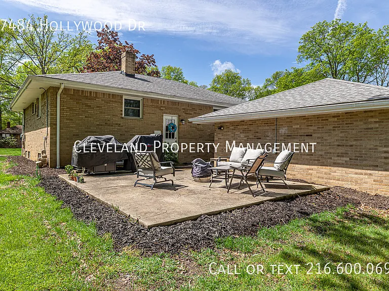 27484 Hollywood Dr — Photo 28