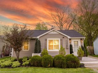 35468 Ellen St, Clinton Township, MI