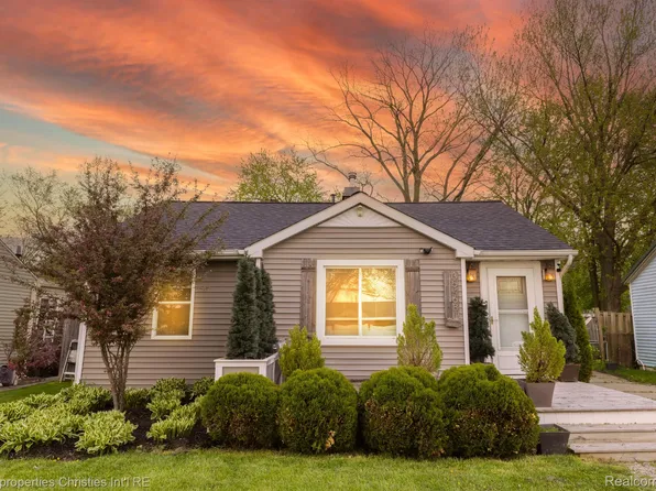 35468 Ellen St, Clinton Township, MI 48035