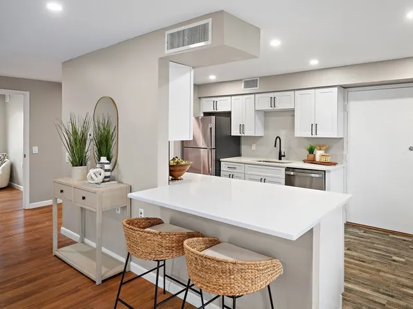 6 Beals Cove Rd APT H, Hingham, MA 02043