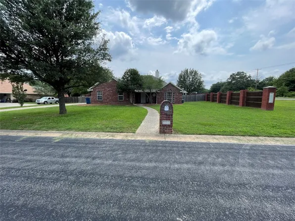 102 Fairway St, Chandler, TX 75758