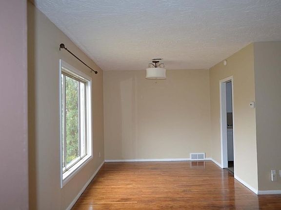 4th image of 1320 Crawford Dr