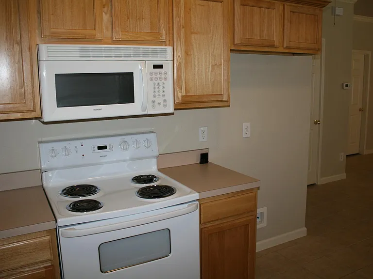 402 Masters Ave #B — Photo 14
