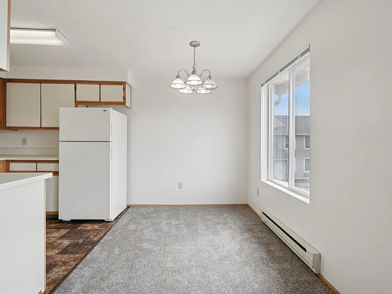Stonehedge Court Apartments — Photo 30