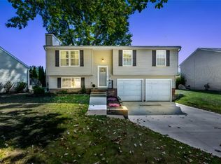 5451 Oak Ridge Dr, Willoughby, OH 44094