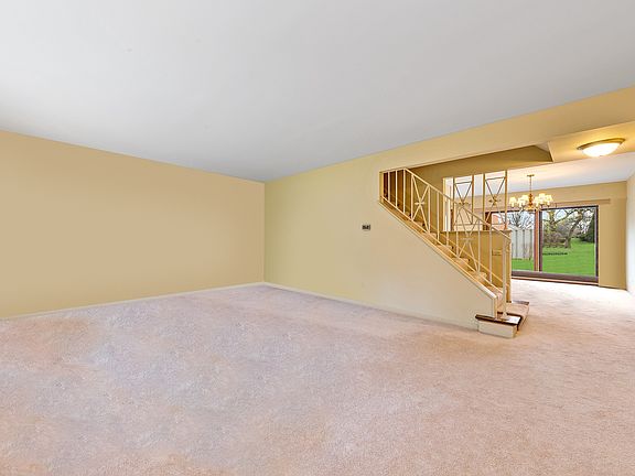 4th image of 204 Chanticleer Ln #204