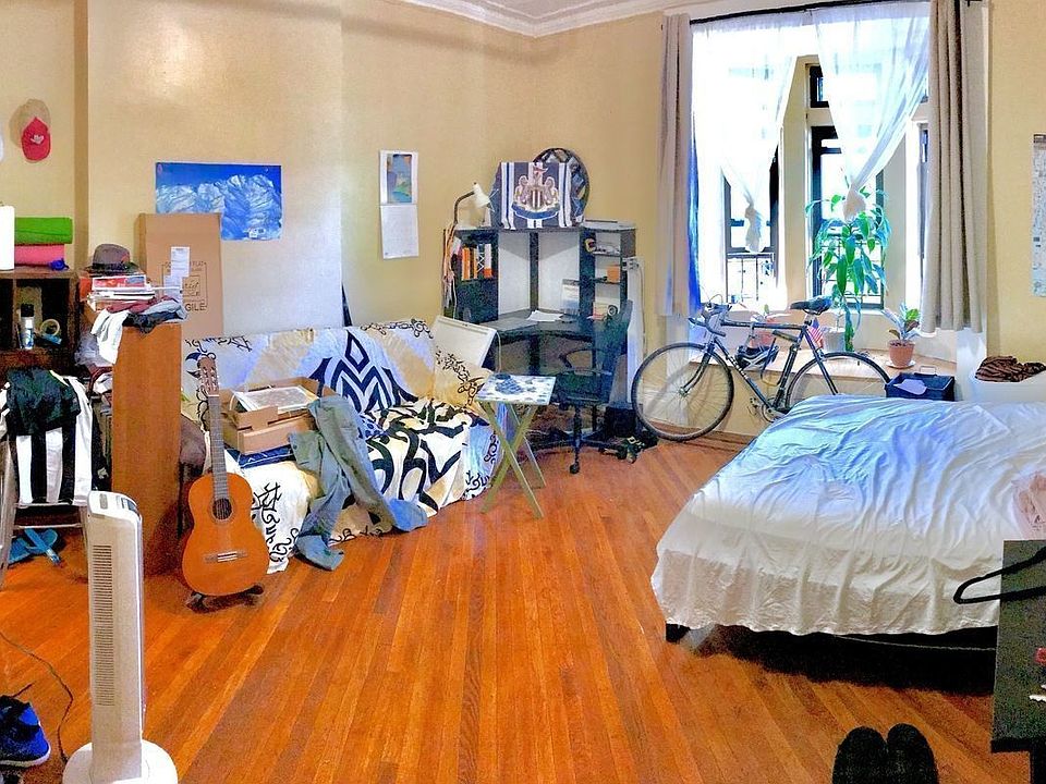 2nd image of 887 Saint Johns Pl #4