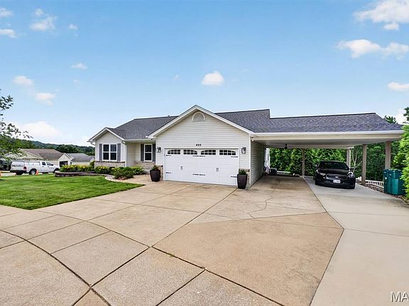 2nd image of 400 Lexington Ct