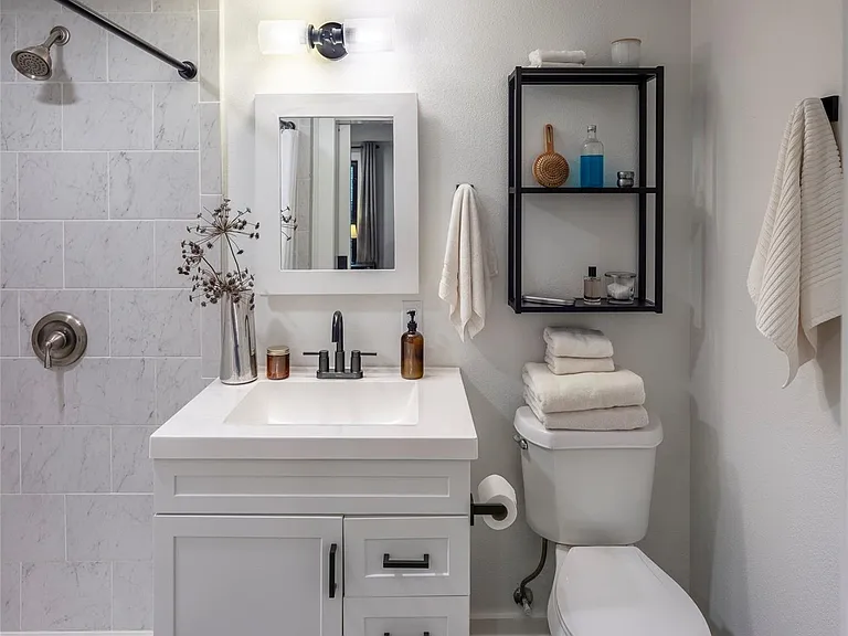 303 Navasota St — Photo 10