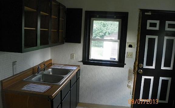 3rd image of 1610 Vendome Dr