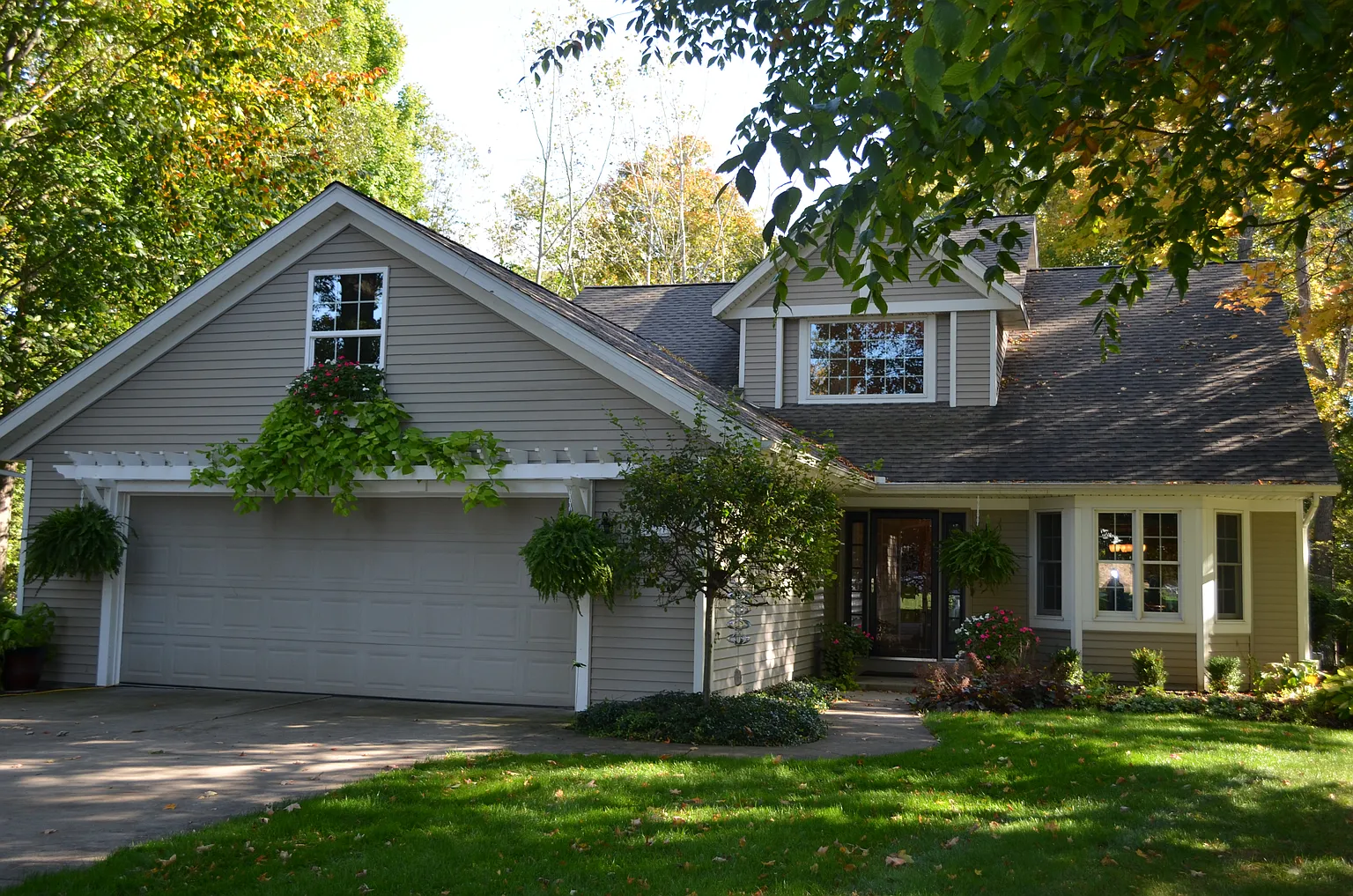 327 E High Circle Dr photo 1