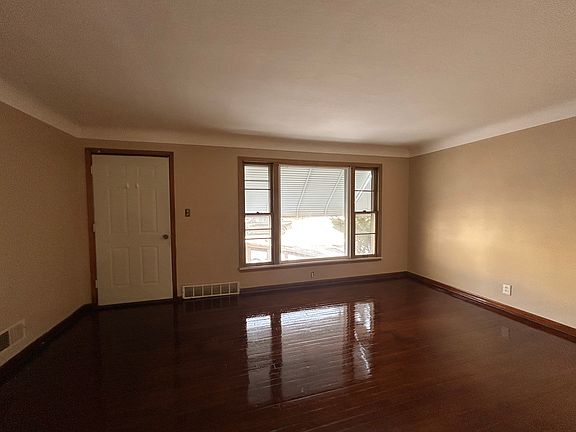 2nd image of 5536 Elmwood Ave