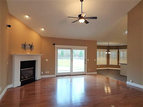 3rd image of 161 Homestead Dr