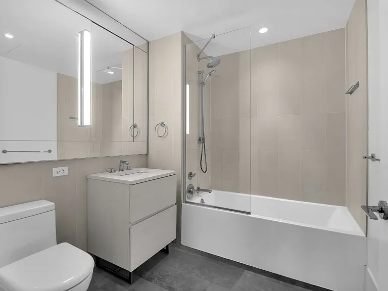 430 Albee Sq #15F — Photo 9