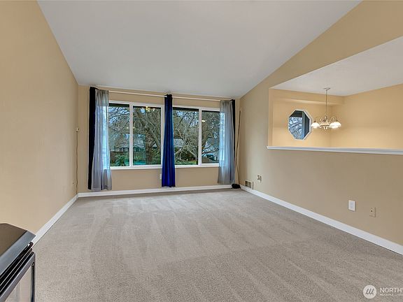 3rd image of 9310 Pinedrop Drive SE