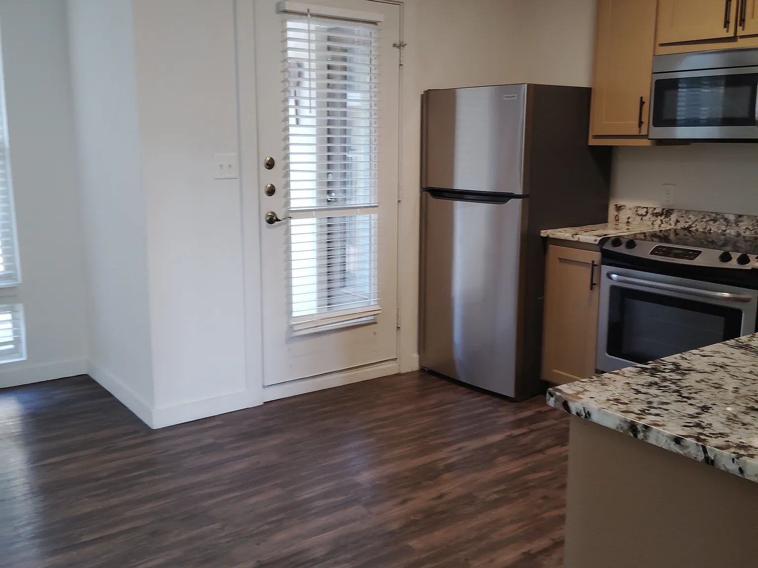1 bed, 514 sqft, $1,305 — Photo 2