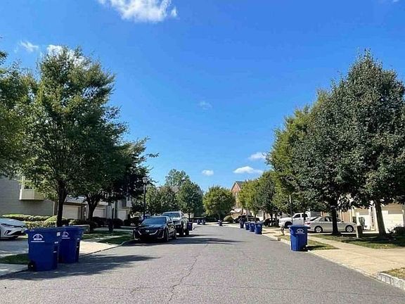 Exterior Neighborhood (street photo)