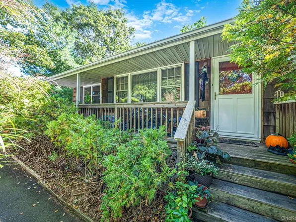 306 Jamaica Avenue, Medford, NY 11763