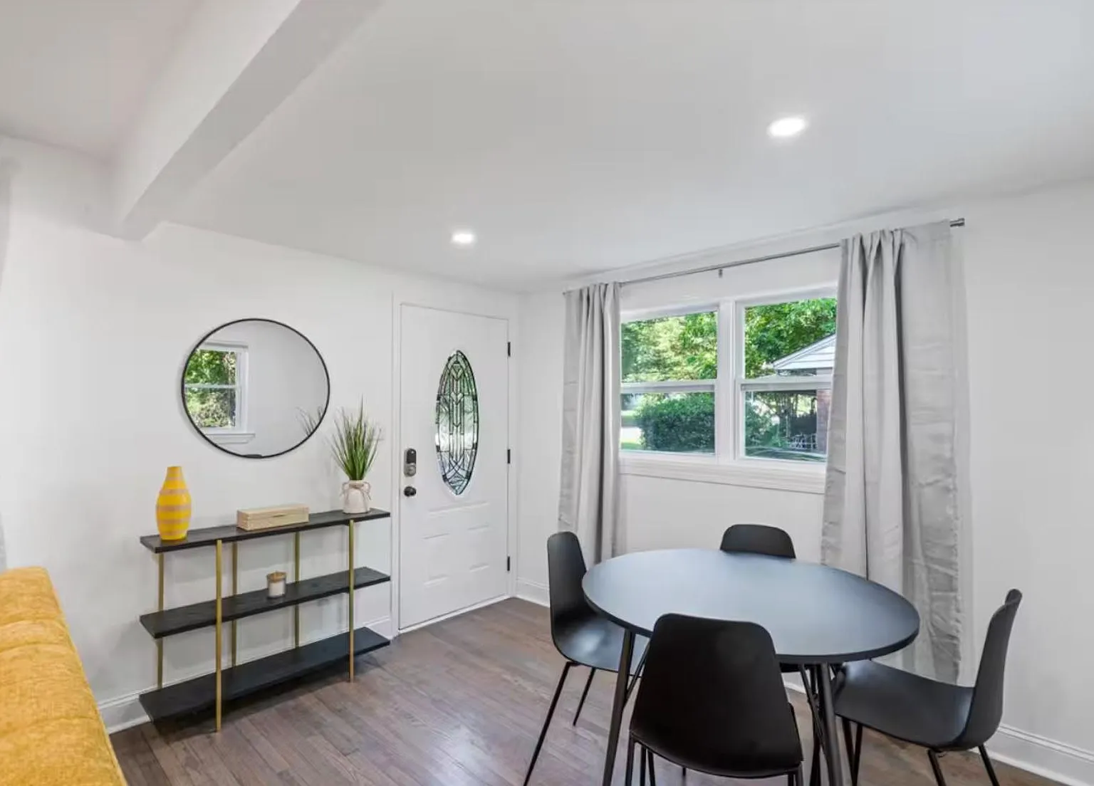 3 bed, 2.0 bath, 1300 sqft, $1,118 — Photo 4