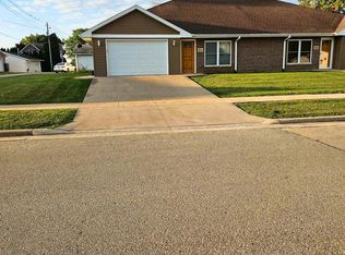 304 E Clay St, Cuba City, WI 53807