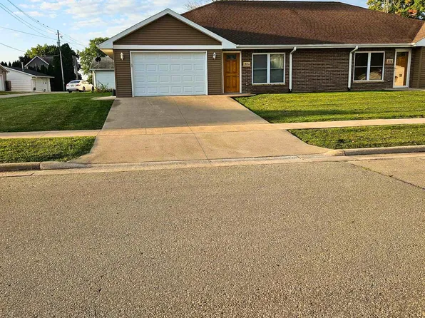 304 E Clay St, Cuba City, WI 53807