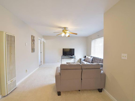 3rd image of 222 Avery Ln