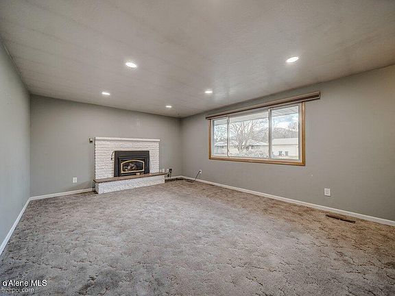 4th image of 2317 N Honeysuckle Dr