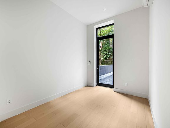 4th image of 271 E 10th St APT 1