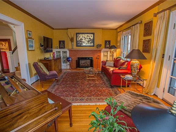 4th image of 18 Saybrook Pl