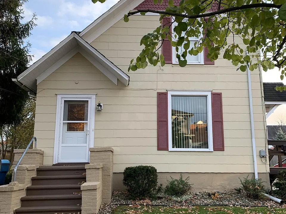 109 W South St