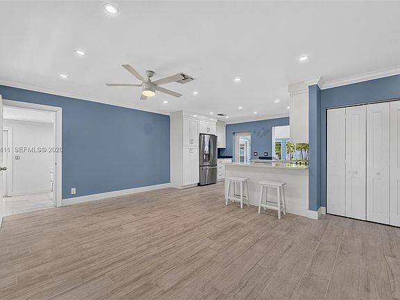 5th image of 717 SE 2nd St