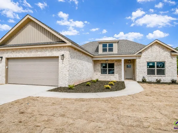 126 Early Dr, Byron, GA 31008