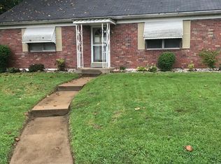 8901 Mayfield Ct, Saint Louis, MO 63136